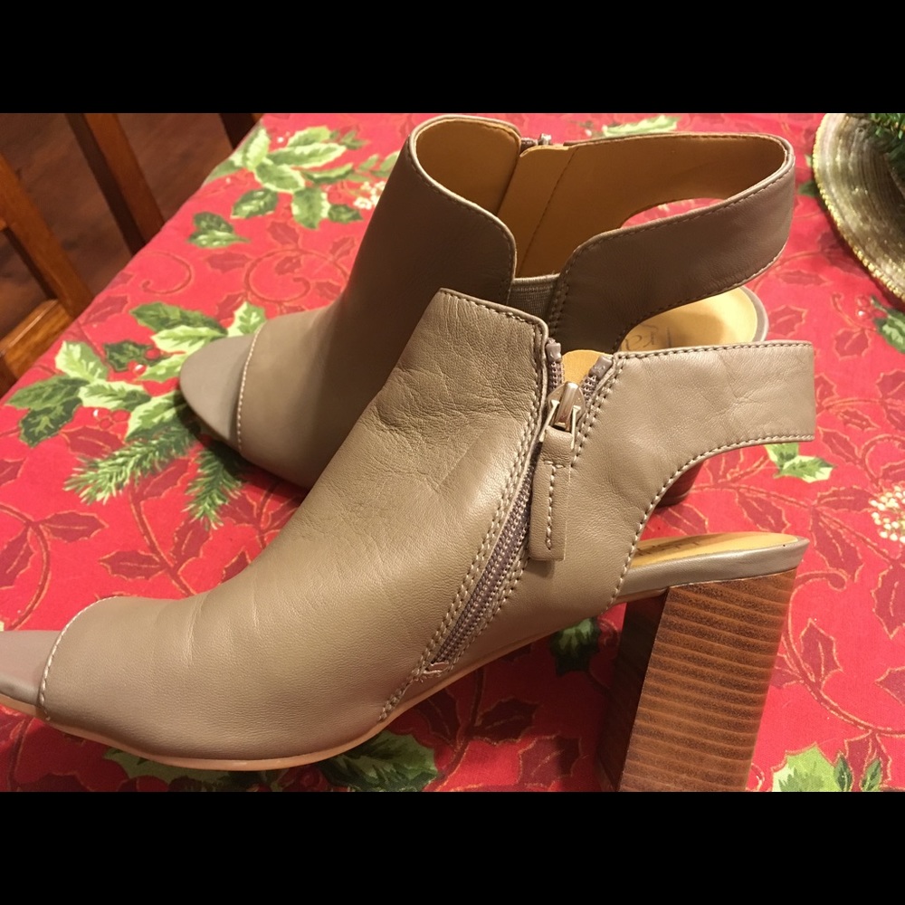 Open toe bootie heels - taupe